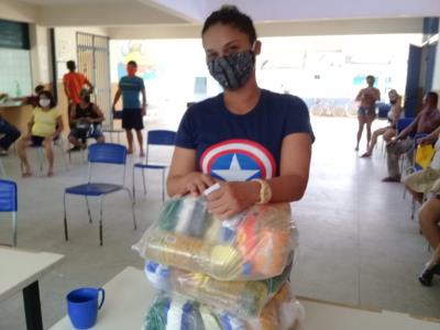 Kits de merenda escolar são distribuídos para alunos do distrito de Icoaraci