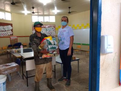 Kits de merenda escolar são distribuídos para alunos do distrito de Icoaraci