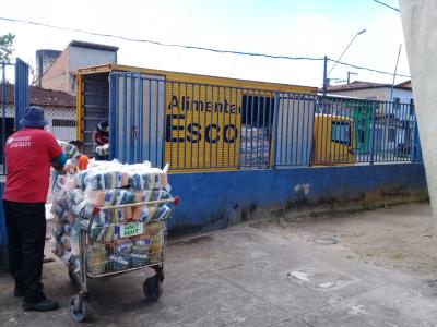 Kits de merenda escolar são distribuídos para alunos do distrito de Icoaraci