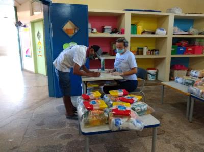 Kits de merenda escolar são distribuídos para alunos do distrito de Icoaraci