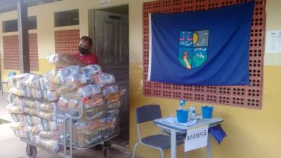 Kits de merenda escolar são distribuídos para alunos do distrito de Icoaraci