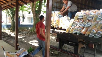 Kits de merenda escolar são distribuídos para alunos do distrito de Icoaraci