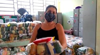 Entrega de Kits da merenda escolar continua em vários bairros da cidade