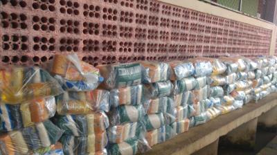 Entrega de Kits da merenda escolar continua em vários bairros da cidade