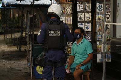 No terceiro dia de lockdown, estabelecimentos são fechados nos distritos e no centro de Belém