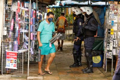 No terceiro dia de lockdown, estabelecimentos são fechados nos distritos e no centro de Belém