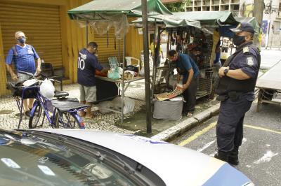 No terceiro dia de lockdown, estabelecimentos são fechados nos distritos e no centro de Belém