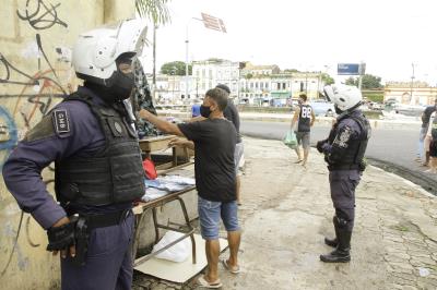 No terceiro dia de lockdown, estabelecimentos são fechados nos distritos e no centro de Belém