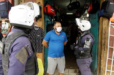 No terceiro dia de lockdown, estabelecimentos são fechados nos distritos e no centro de Belém