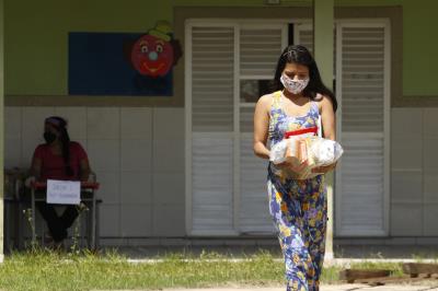 Mais de 30 mil alunos da rede municipal já receberam kits merenda do terceiro lote