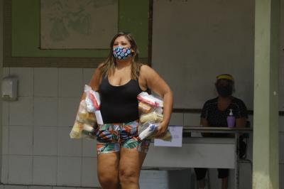 Mais de 30 mil alunos da rede municipal já receberam kits merenda do terceiro lote