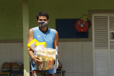 Mais de 30 mil alunos da rede municipal já receberam kits merenda do terceiro lote
