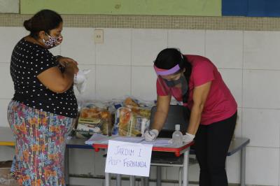 Mais de 30 mil alunos da rede municipal já receberam kits merenda do terceiro lote