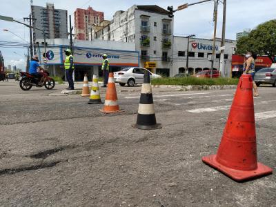 Prefeitura faz bloqueios e ordenamento no bairro da Pedreira