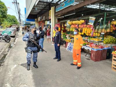Prefeitura faz bloqueios e ordenamento no bairro da Pedreira