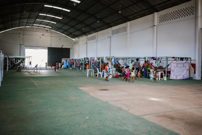 Prefeitura entrega kits merenda escolar para alunos da etnia Warao
