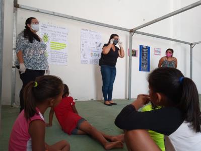 Prefeitura entrega kits merenda escolar para alunos da etnia Warao