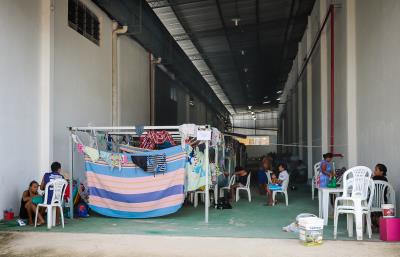 Prefeitura entrega kits merenda escolar para alunos da etnia Warao
