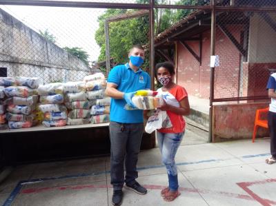Prefeitura distribui kits da merenda escolar no Jurunas e Cremação