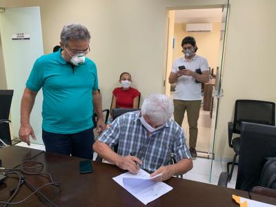 Ordens de serviço são assinadas durante a manhã desta segunda-feira