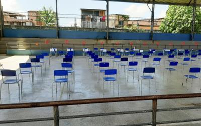 Mais sete bairros recebem os kits de merenda escolar