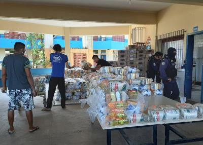 Mais sete bairros recebem os kits de merenda escolar