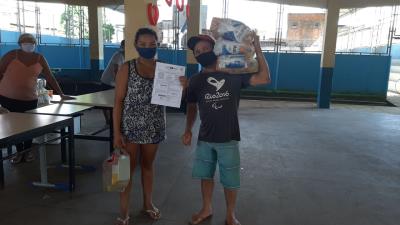 Mais sete bairros recebem os kits de merenda escolar
