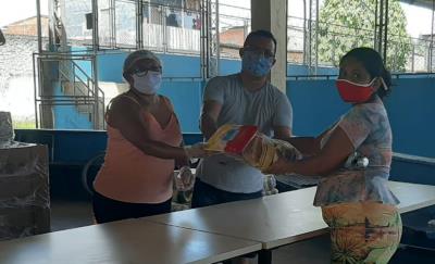 Mais sete bairros recebem os kits de merenda escolar