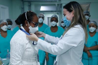 Enfermeiros e assistentes sociais do Hospital Dom Vicente Zico são homenageados