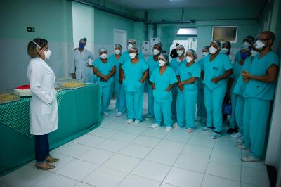 Enfermeiros e assistentes sociais do Hospital Dom Vicente Zico são homenageados