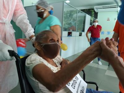 Emoção toma conta em alta de paciente de 75 anos no hospital Dom Zico
