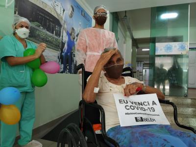 Emoção toma conta em alta de paciente de 75 anos no hospital Dom Zico