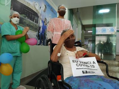 Emoção toma conta em alta de paciente de 75 anos no hospital Dom Zico