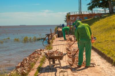 Prefeitura começa obra de recuperação do muro de contenção da orla de Icoaraci