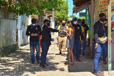 Fiscalização nas praias de Outeiro resulta em notificações e multas