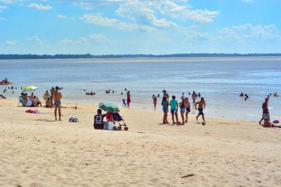 Fiscalização nas praias de Outeiro resulta em notificações e multas