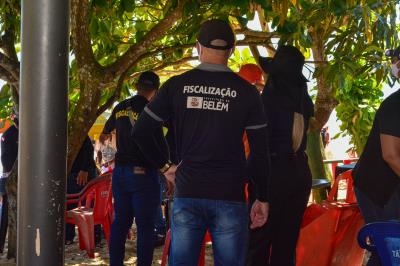 Fiscalização nas praias de Outeiro resulta em notificações e multas