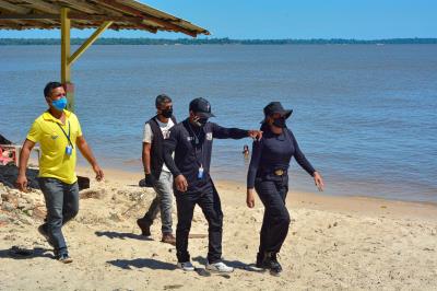 Fiscalização nas praias de Outeiro resulta em notificações e multas