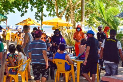 Fiscalização nas praias de Outeiro resulta em notificações e multas