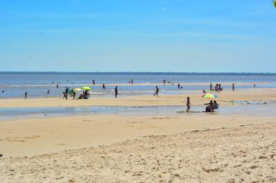 Fiscalização nas praias de Outeiro resulta em notificações e multas