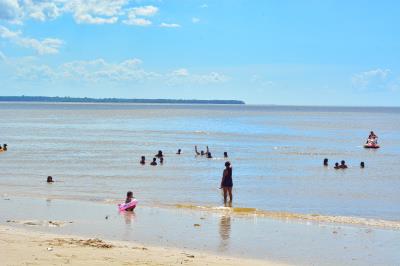 Fiscalização nas praias de Outeiro resulta em notificações e multas