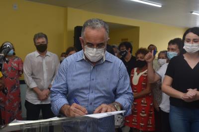 Ato de entrega da doação da creche Francisco de Assis