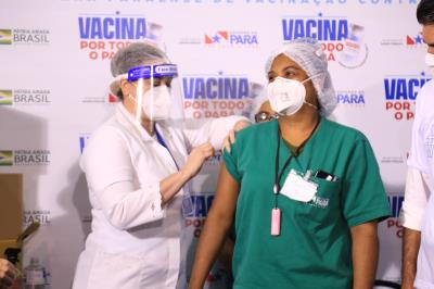 Profissional de saúde é a primeira vacinada em Belém e no estado do Pará