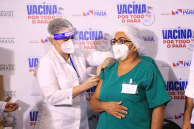 Profissional de saúde é a primeira vacinada em Belém e no estado do Pará