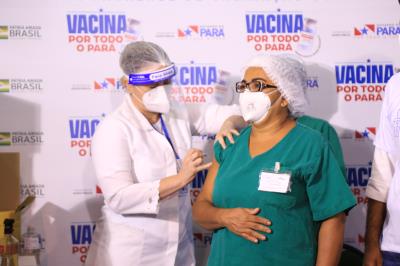 Profissional de saúde é a primeira vacinada em Belém e no estado do Pará