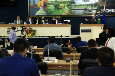 Prefeito Edmilson participa de sessão solene na Câmara Municipal de Belém 