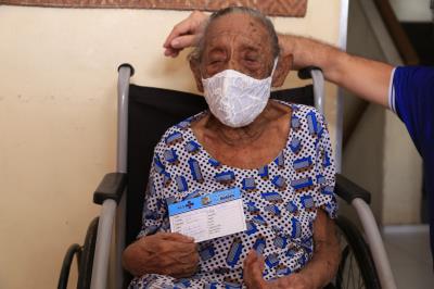Idosos com idade acima de 85 anos começam a ser vacinados em Belém e distritos