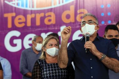 350 Títulos são entregues no lançamento do programa Terra da Gente