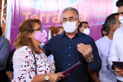350 Títulos são entregues no lançamento do programa Terra da Gente