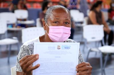 350 Títulos são entregues no lançamento do programa Terra da Gente